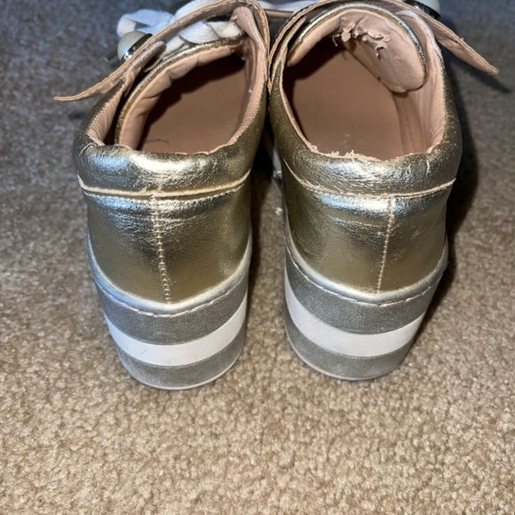 Ladies metallic wedge platform sneakers with pearl accent - Picture 5 of 10
